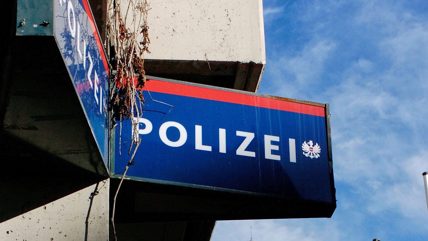Straßenlaterne in Innsbruck umgerissen: Mehr als 10.000 Euro