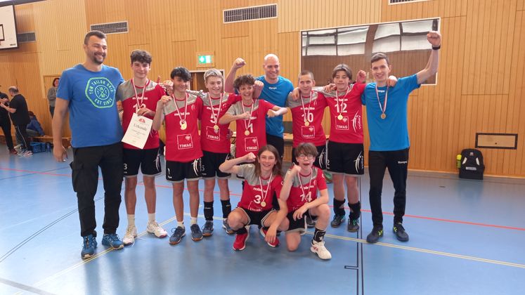 In Siegerpose: die U15-Mannschaft der TI-Rowa-Moser-Volley.
