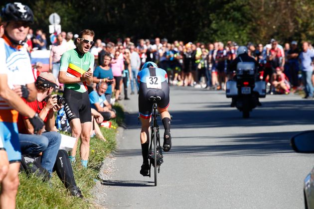 Auf der Strecke wurden die Athleten fleißig angefeuert.
