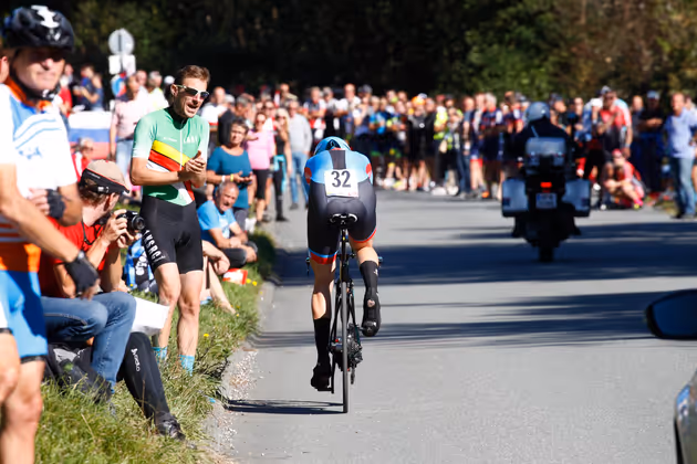Auf der Strecke wurden die Athleten fleißig angefeuert.