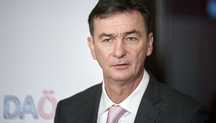 „Sind wir uns ehrlich: Wer von uns hatte noch nie a bsoffene Gschicht?" – Eines geht noch: Karl Baron (DAÖ) wünscht sich Heinz-Chistian Strache zurück.