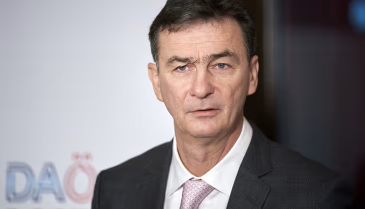 „Sind wir uns ehrlich: Wer von uns hatte noch nie a bsoffene Gschicht?" – Eines geht noch: Karl Baron (DAÖ) wünscht sich Heinz-Chistian Strache zurück.