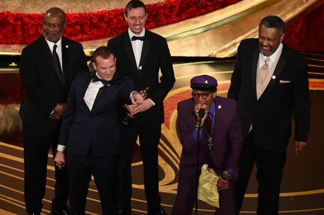 Überschwängliche Freude bei den "BlacKkKlansman"-Autoren: Charlie Wachtel, David Rabinowitz , Kevin Willmott und Spike Lee bekamen den Oscar für das beste adaptierte Drehbuch.