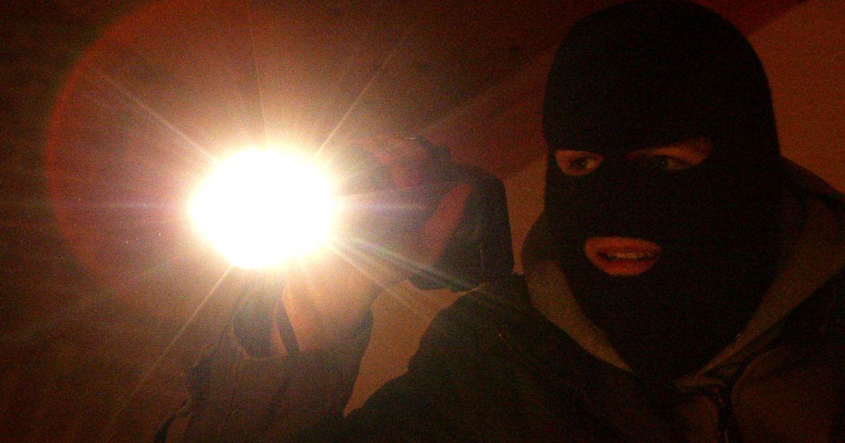 27-J-hriger-drang-in-Tannheim-in-Haus-ein-und-stahl-Geld