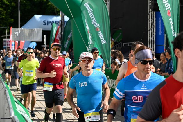 Start und Ziel: beim Landestheater.