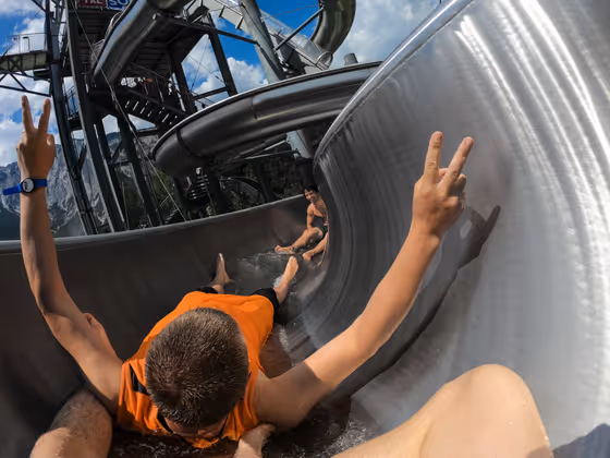 Rutschen, die sich gewaschen haben. Tauch ein ins wilde Wasser der Water AREA.