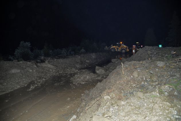 Die ganze Nacht lief der Einsatz auf der Ötztalstraße.