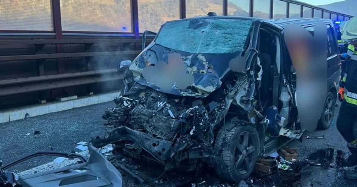 Transporter-prallte-gegen-Lkw-Schwerverletzter-bei-Unfall-auf-Brennerautobahn-in-S-dtirol
