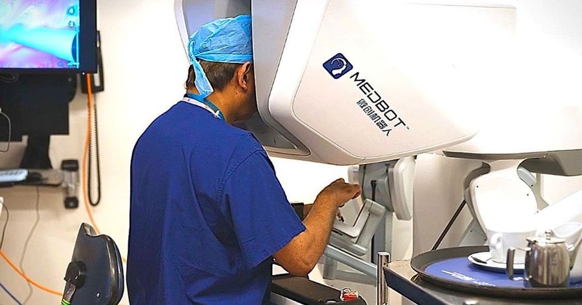 Mithilfe-von-Roboter-Chirurg-operiert-Patient-aus-2400-Kilometern-Entfernung