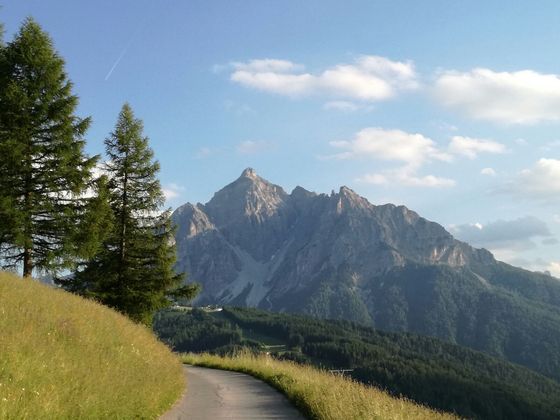 Gleins mit Blick auf die Wunderschöne Serles.