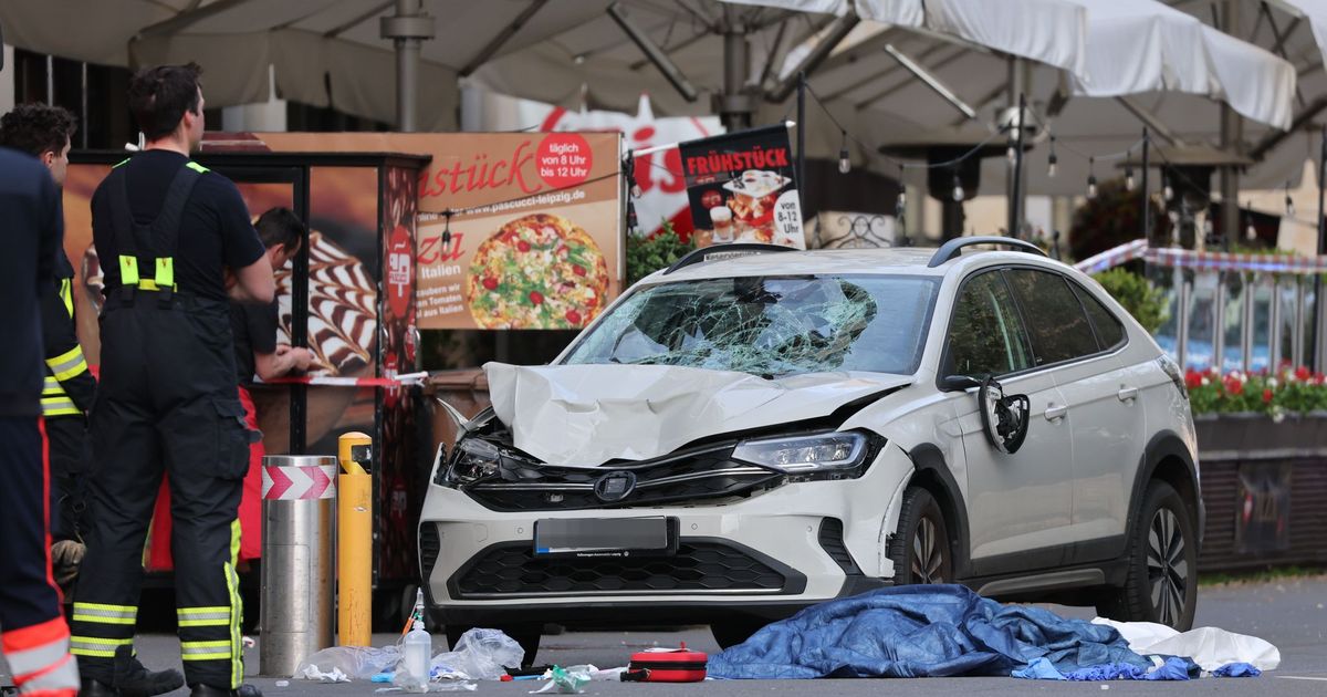 Auto-f-hrt-in-der-Leipziger-Innenstadt-in-Menschenmenge-Zwei-Tote-mehrere-Verletzte