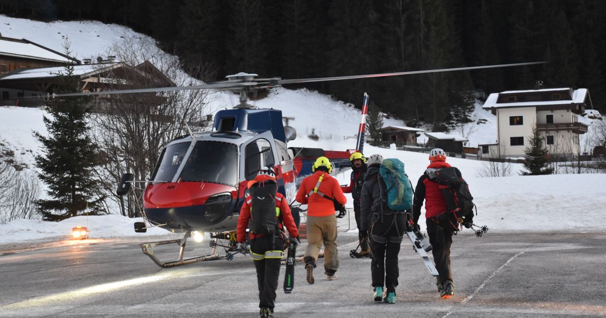 Gro-einsatz-am-Hintertuxer-Gletscher-17-Personen-sa-en-in-defektem-Sessellift-fest