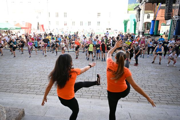 Aufwärmen unter Anleitung - das Angebot nahmen viele in Anspruch