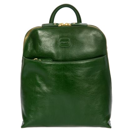 Der Lederrucksack der italienischen Marke Bric’s bringt frische Farbe ins Outfit und wirkt in Kombination mit dem gold-grünen Brevetto-Ring von Serafino Consoli besonders harmonisch. Ring erhältlich bei Juwelier Winkler.