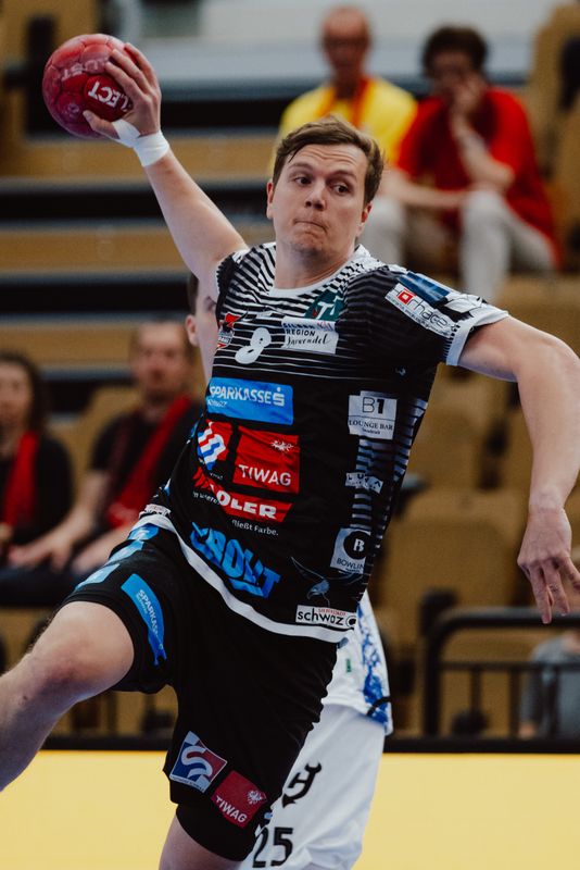 33:34-Krimi in der HLA für die Schwazer: Adler müssen nach Niederlage schwitzen