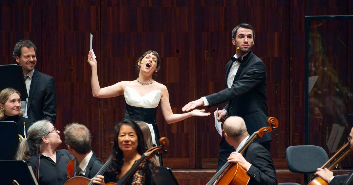 -Glucklichkeit-und-Freud-Gesang-und-Tanz-beim-Innsbrucker-Neujahrskonzert