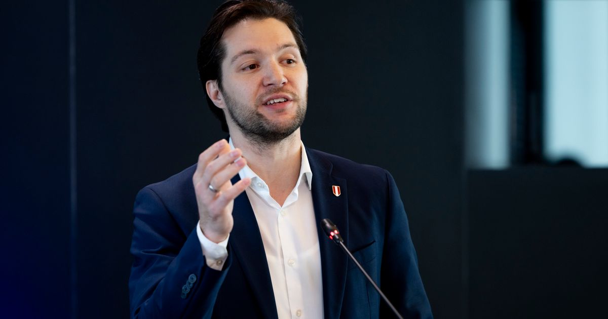 Aufregung-um-Tiroler-FP-Politiker-Auf-gemeinsamer-B-hne-mit-rechtsextremem-Aktivisten