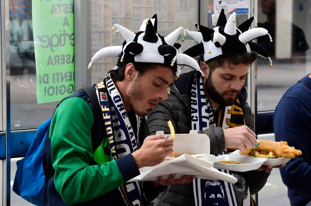 Ebenso wenig wie eine ausgiebige Stärkung am Imbiss-Stand.