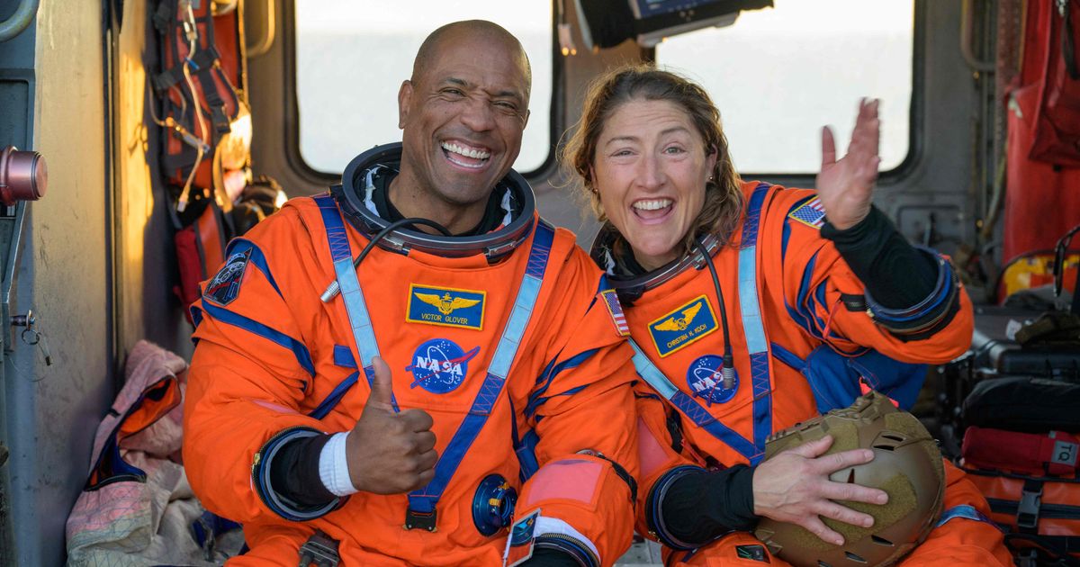 -Bilderbuch-Landung-Crew-der-Artemis-2-Mondmission-ist-zur-ck-auf-der-Erde