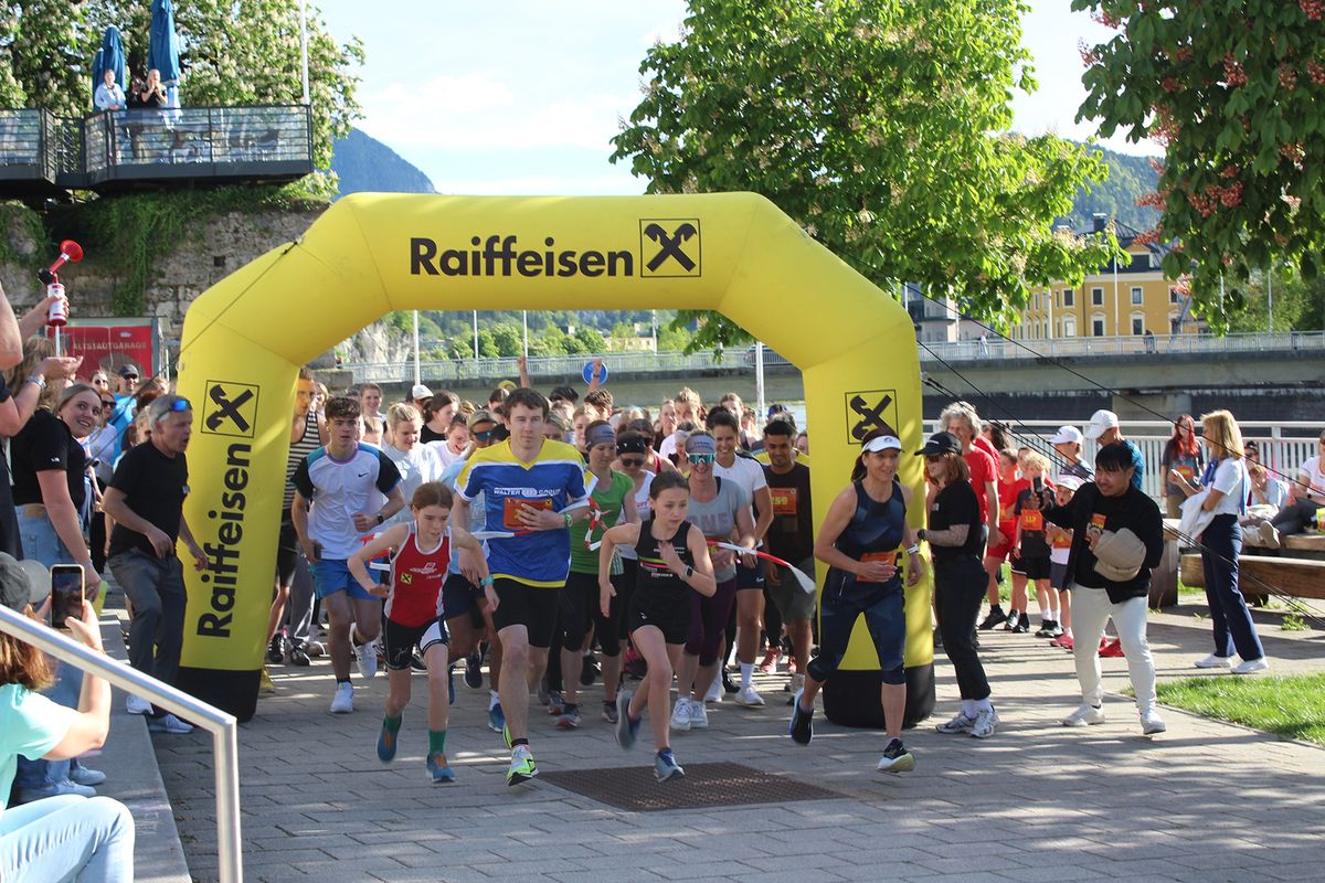 HLW-SchülerInnen setzen mit Spendenlauf ein Zeichen gegen Gewalt an Frauen
