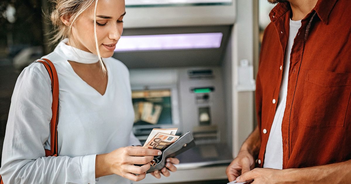 Geld-abheben-im-Urlaub-Darauf-sollte-man-achten