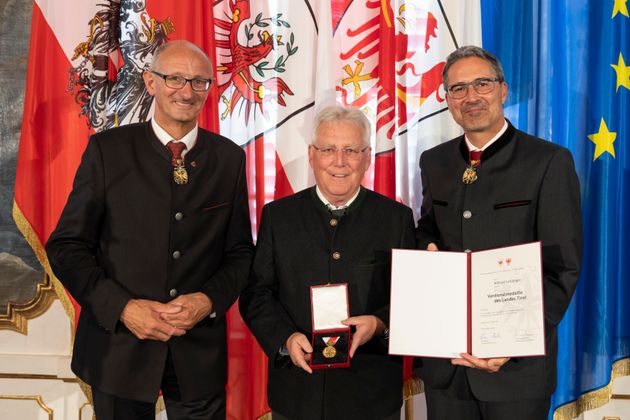 Wilfried Leitzinger aus Kitzbühel erhielt die Verdienstmedaille für seine Verdienste um den Kitzbüheler Skiclub, den Tiroler Skiverband und den Skisport.