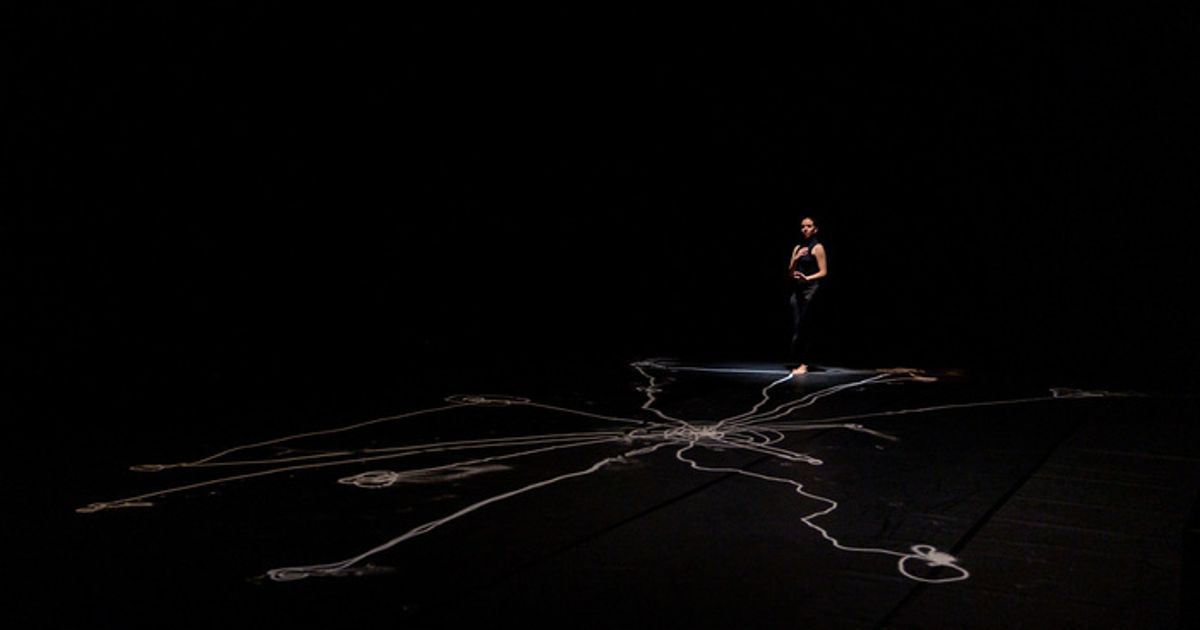 Die-kleinen-K-mpfe-im-gro-en-Get-se-Unfolding-an-Archive-beim-Osterfestival