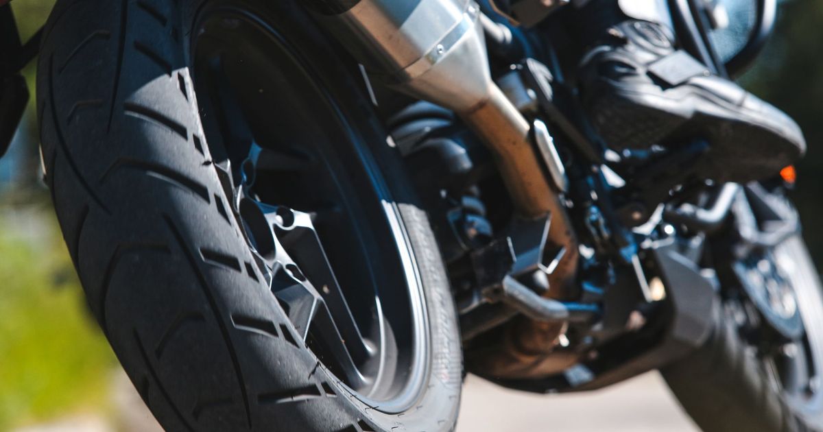 Motorradfahrerin-bei-Auffahrunfall-auf-der-Reschenstra-e-verletzt