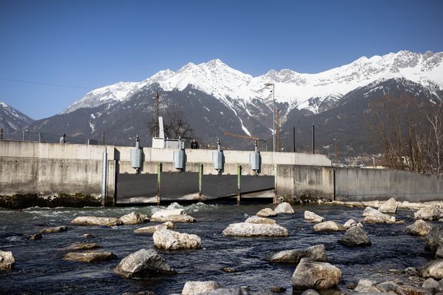 Ein Blick auf das Kraftwerk bei der Olympiabrücke Innsbruck.