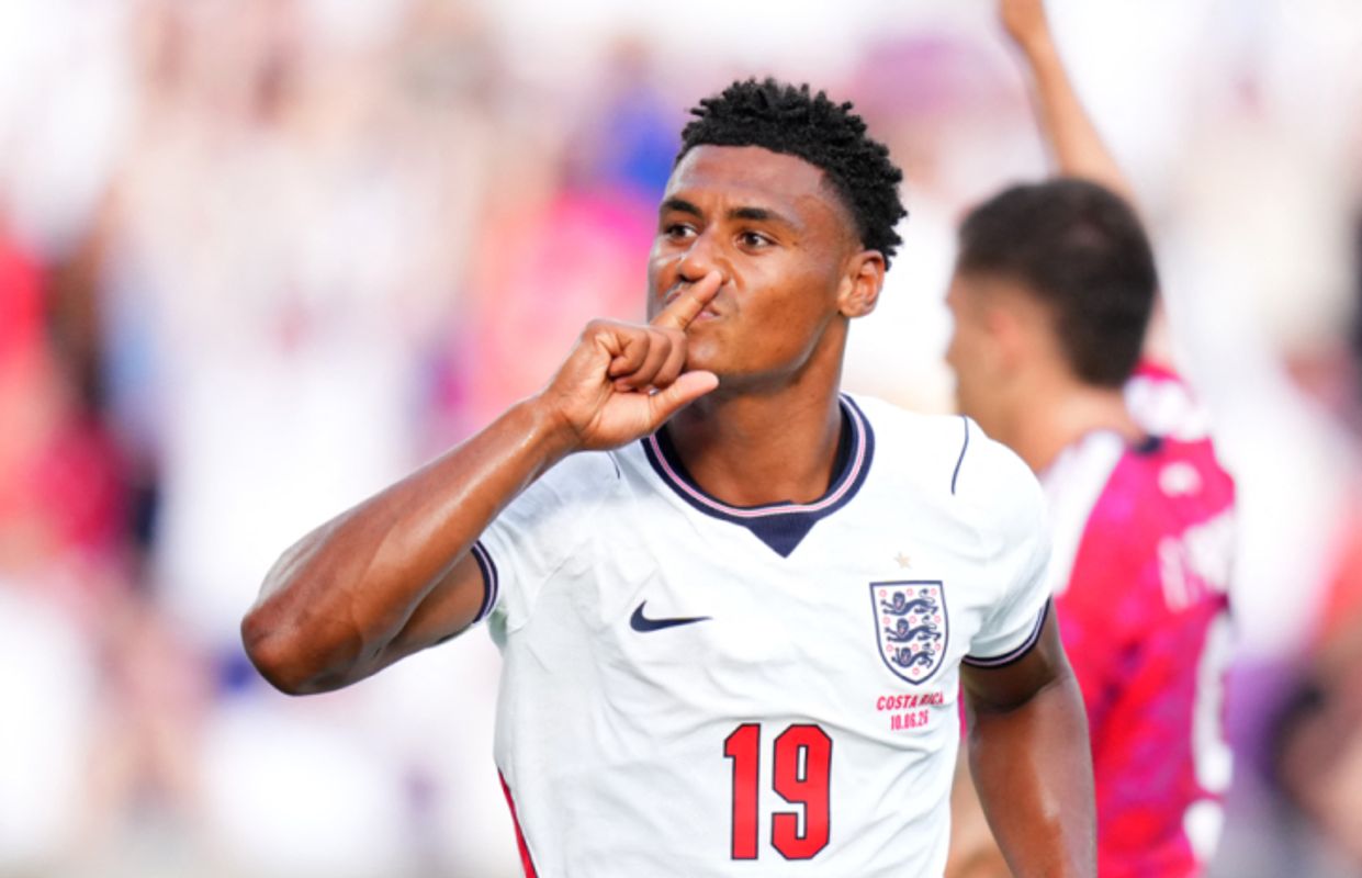 England gewinnt WM-Generalprobe nach Gewitter