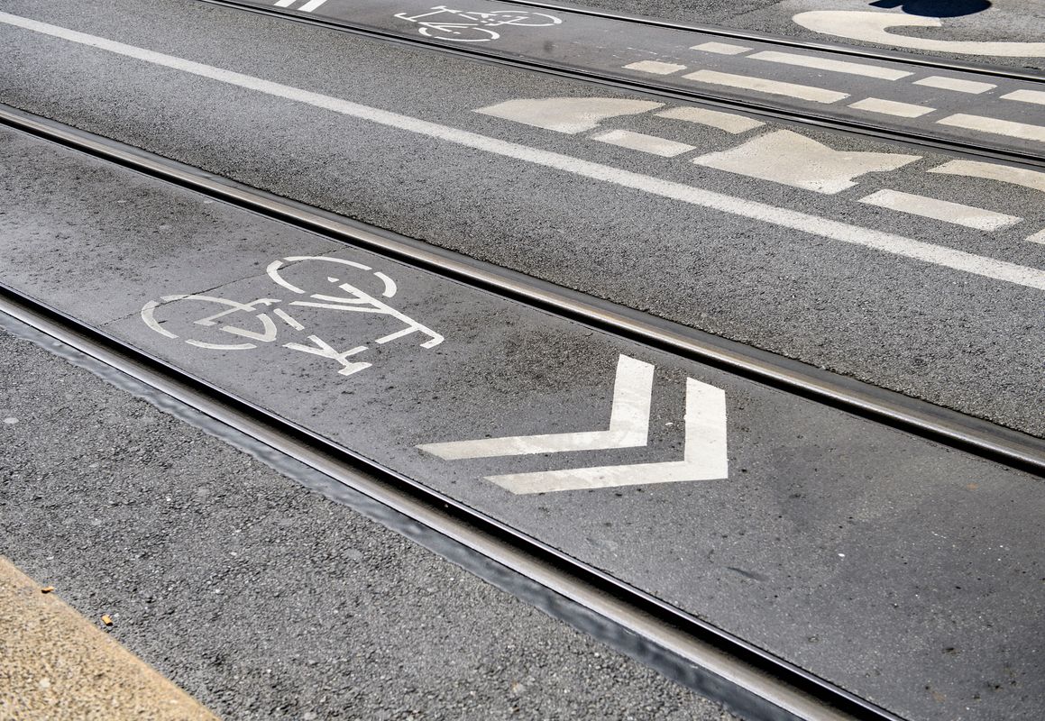 Radfahrer erlitt bei Sturz in Innsbruck schwere Kopfverletzungen