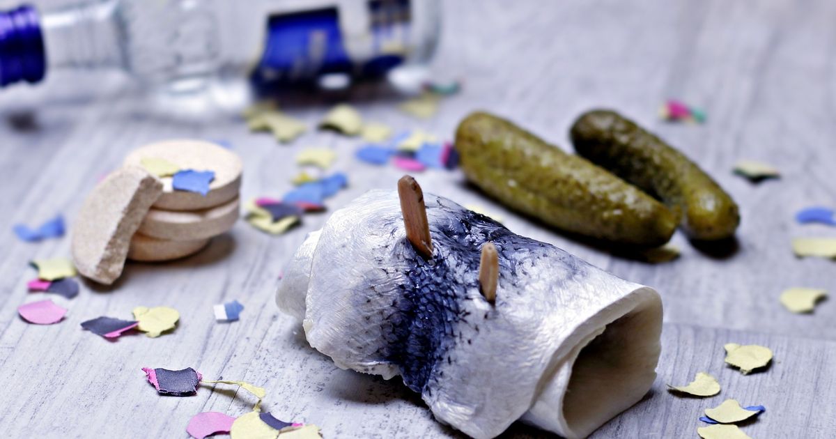 Rollmops-R-hrei-Reparaturseidl-Was-wirklich-gegen-den-Kater-nach-Silvester-hilft