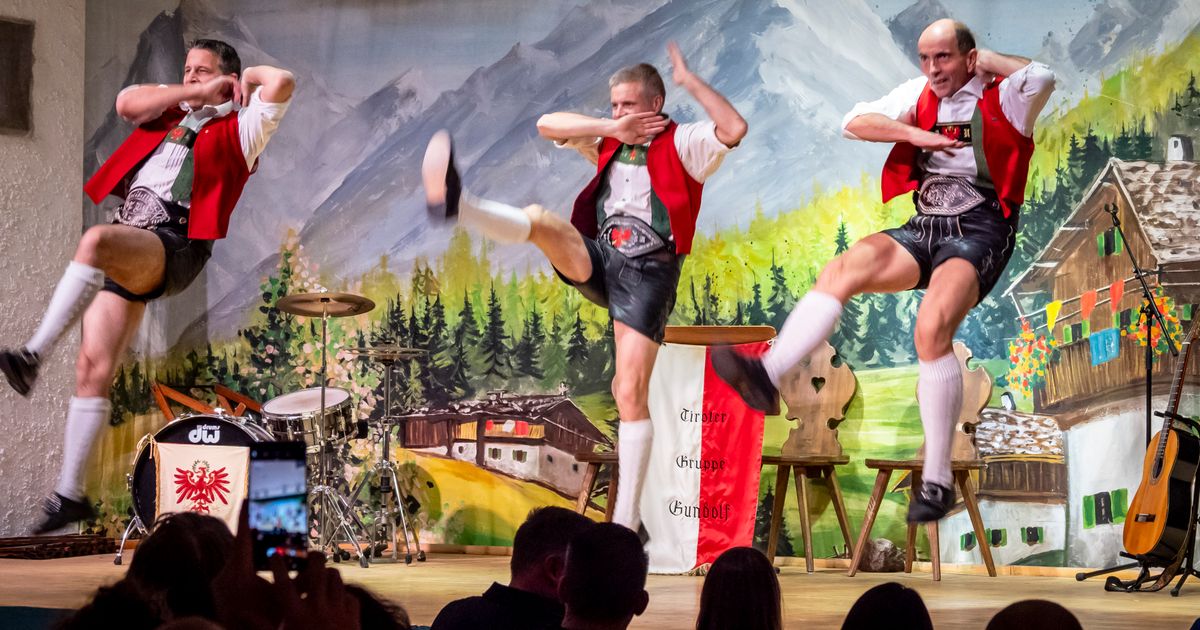 Gehen-auch-Einheimische-hin-Der-Tiroler-Abend-der-Familie-Gundolf-in-Innsbruck