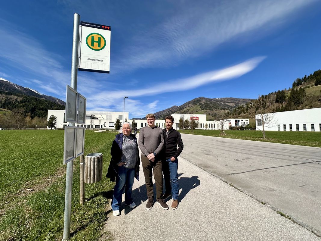 Haltestelle ist da, Bus nicht: Firma Loacker fordert zugesagten Werksverkehr ein