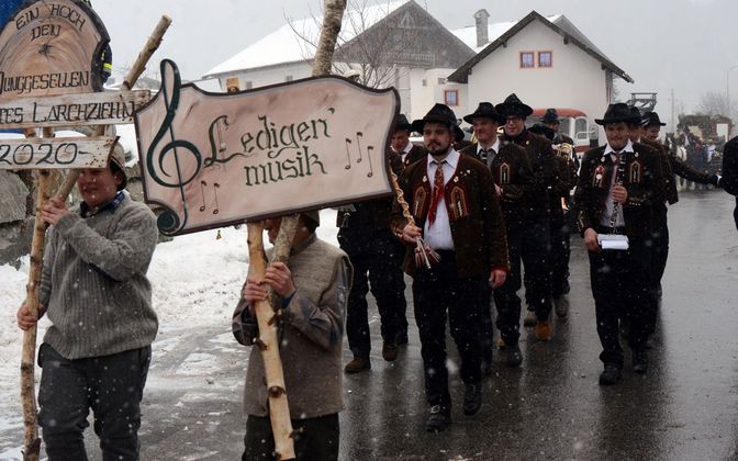 Die Ledigenmusig spielte auf.