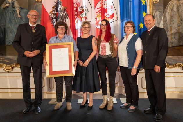 Den Titel „Erbhof“ darf künftig unter anderem die Familie von Andrea Hatzer aus Virgen (Bezirk Lienz) führen.