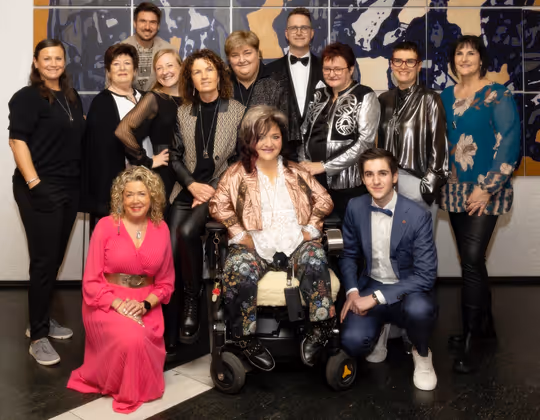 Obfrau Marianne Hengl und das Team von RollOn Austria.