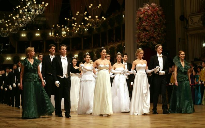 Die Debütanten beim Einzug.