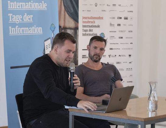 Buchautor Fabian Sommavilla und TT-Sportchef Florian Madl sprachen über Sportereignisse, die die Welt verändert haben.