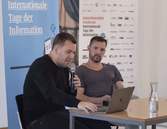 Buchautor Fabian Sommavilla und TT-Sportchef Florian Madl sprachen über Sportereignisse, die die Welt verändert haben.