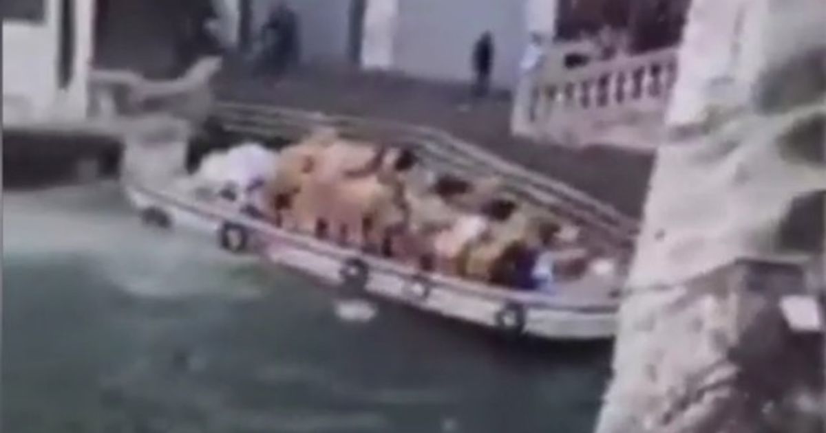 Frau-kracht-mit-gestohlenem-Boot-in-Venedig-gegen-die-Rialto-Br-cke