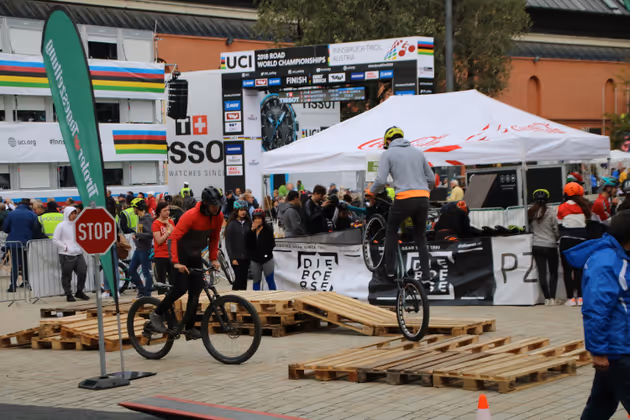 Bei den TT-Radtagen waren mehr als 400 Schüler dabei, an Nachmittagen durfte sich dann jeder, der Lust hatte, an den Parcours und Workshops versuchen.