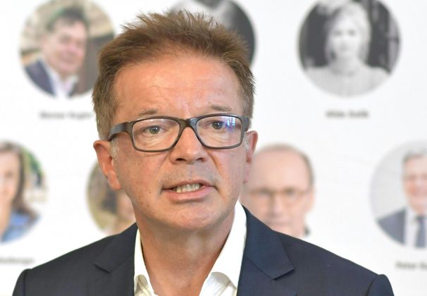 "Das Leben in Österreich und Europa wird sich grundlegend ändern." Gesundheitsminister Rudolf Anschober (Grüne) fasst die Lage zusammen.