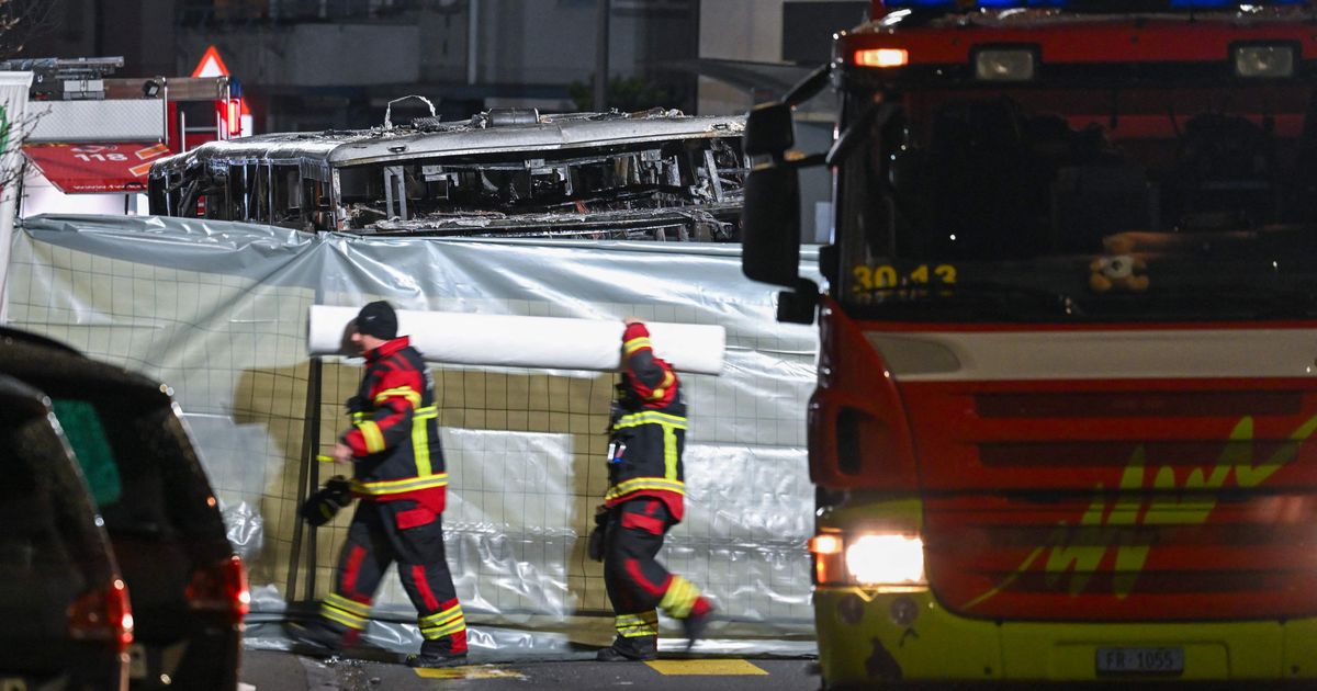 Polizei-best-tigt-Sechs-Tote-bei-Brand-in-Linienbus-in-der-Schweiz
