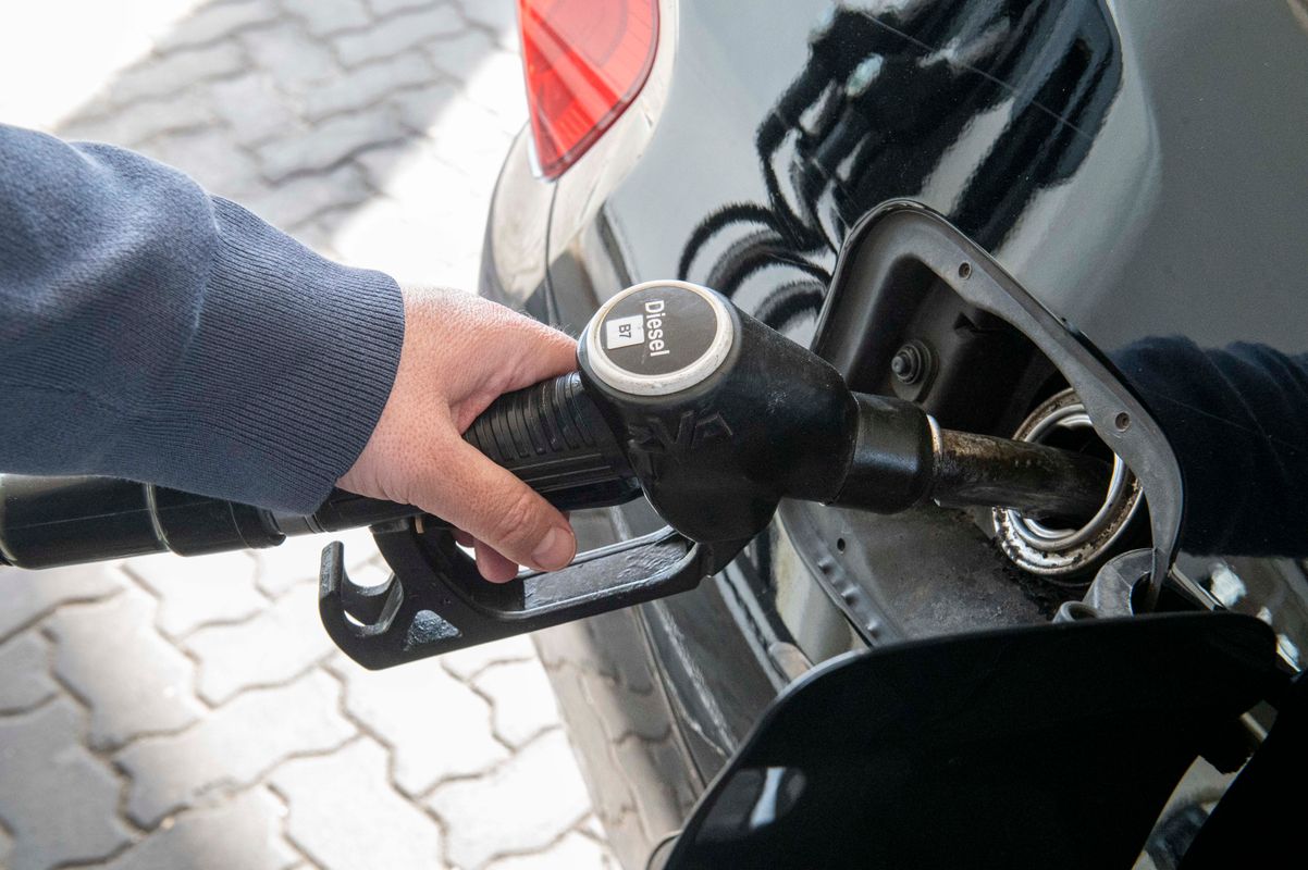 Minister Hattmannsdorfer rechnet im Mai mit Lieferengpass bei Treibstoffen