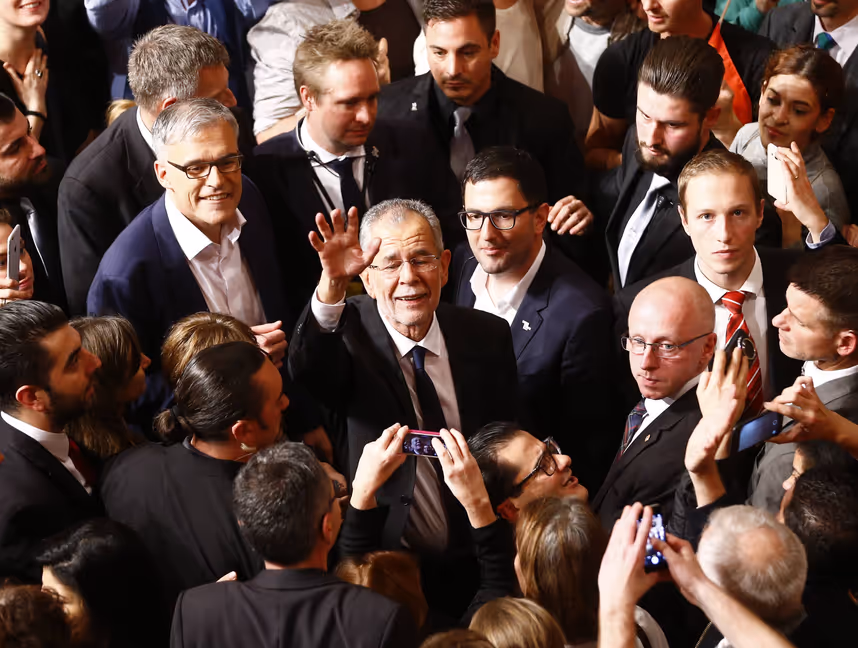 Der Wahlabend in Bildern: Jubel bei VdB, Tränen bei Hofer