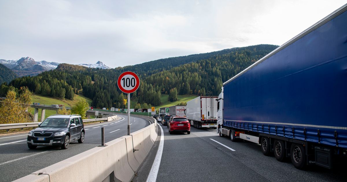 Vor-der-Brenner-Blockade-demonstriert-auch-die-Tiroler-Politik