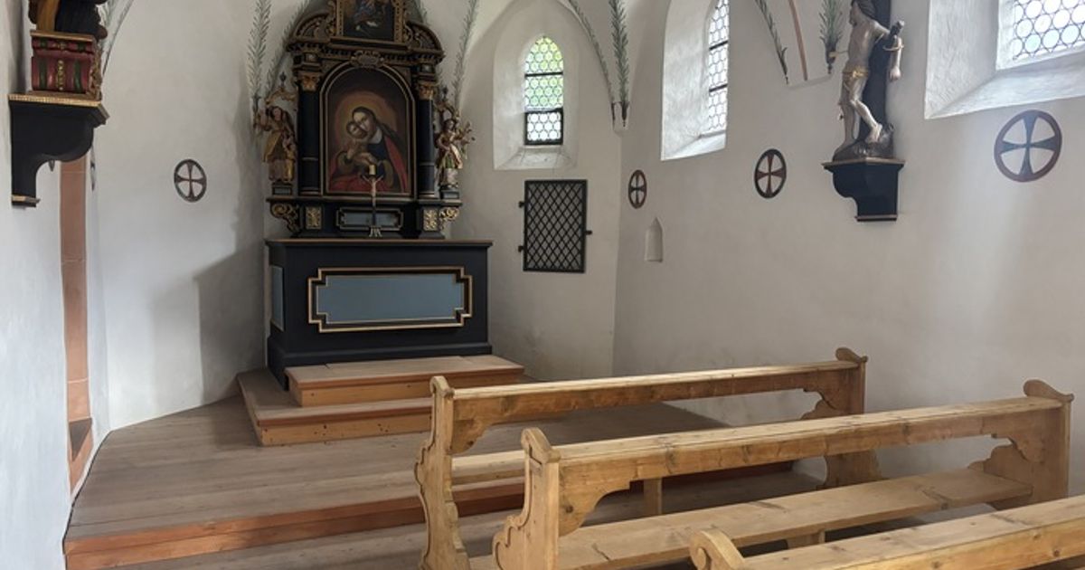 Sakrale-Sitzgelegenheiten-auf-Irrfahrt-Imster-Kirchenb-nke-suchten-neues-Gotteshaus