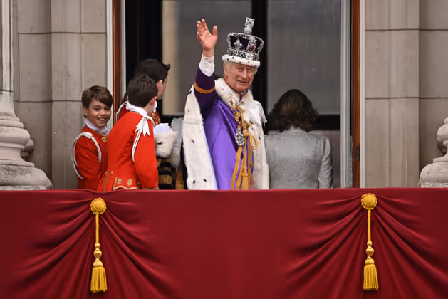 König Charles kam noch einmal zurück auf den Balkon.