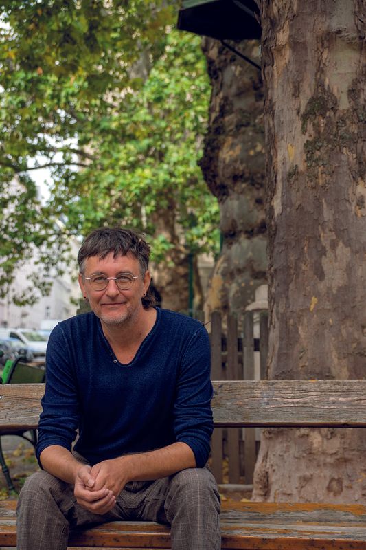 Ein Kloster als Kongresszentrum? Tiroler Machtspiele als lesenswerter Roman